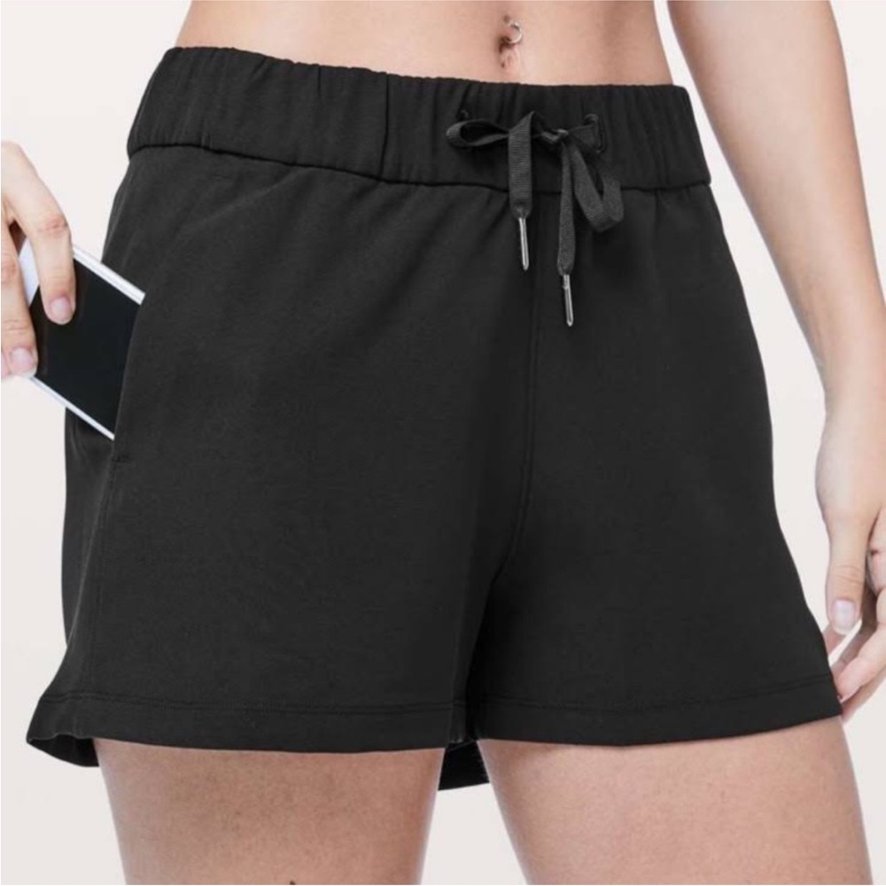 LULULEMON On The Fly Short 2.5" Black Sporty Shorts Size 8 Women's